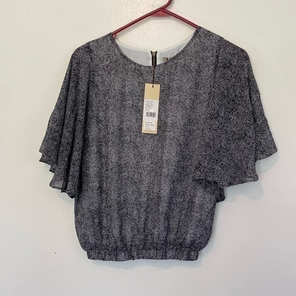 Darling Black White Flare Sleeve Back Zip Cinched Bottom Shirt Xs